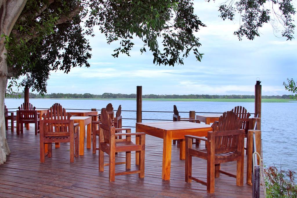 Lake Wind Hotel Tissamaharama Eksteriør bilde